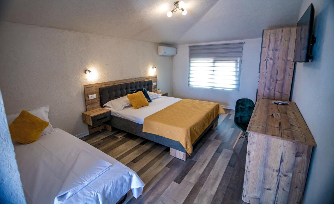 Hotel Casa Adiman Vama Veche Esterno foto